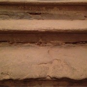 stav schodiskových stupňov v katedrálnej veži