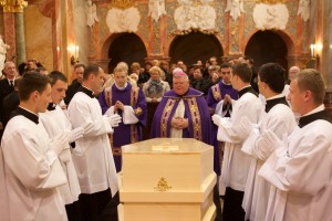 Slovensko sa luci zo zosnulym kardinalom Janom Chryzostomom Korcom v Nitre